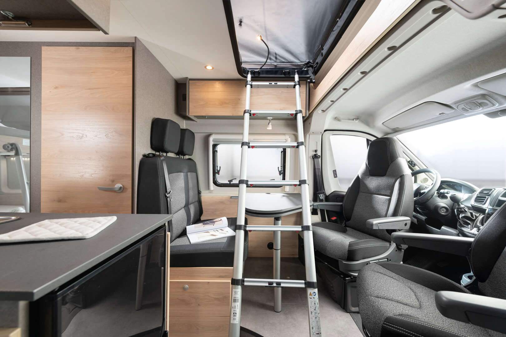 Dethleffs Globetrail Active 640 ES Fiat | Camper Van mit langen ...