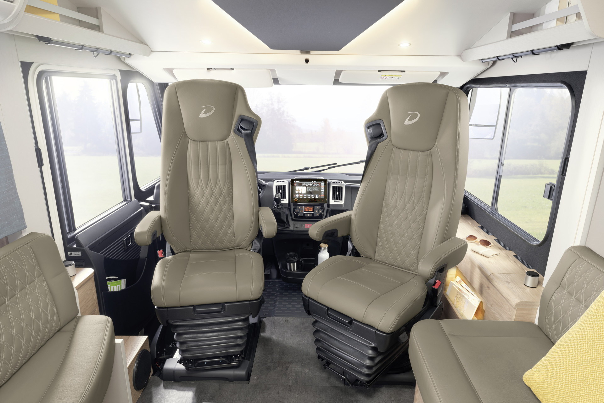 High-quality SKA captain seats are fitted as standard. As an option, hydraulic seats can be selected – to completely eliminate vibrations and bumps from the road surface. They can also be combined with seat heating and ventilation