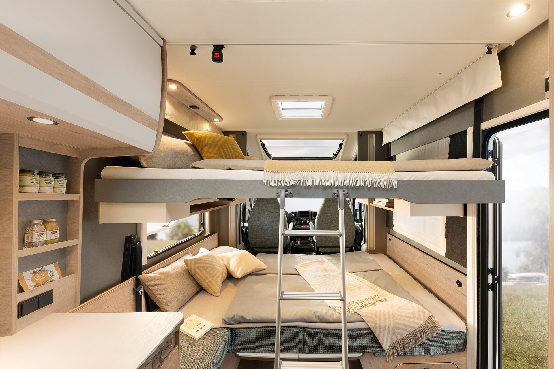 Four sleeping berths are also possible – move the pull-down bed bed to the middle position and convert the seating lounge into an extra bed. • T 6762
