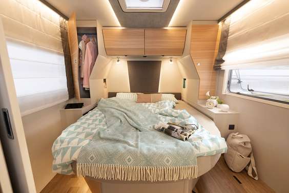 160 cm breites, höhenverstellbares Doppelbett, um die Heckgarage optimal ausnutzen zu können.