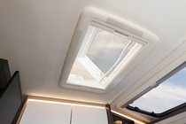 Panoramic skylight (70 x 50 cm) above the seating lounge