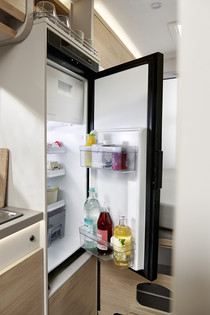 Large capacity – the ergonomically positioned 84 l fridge with freezer compartment