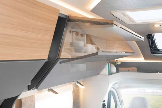 Innovative Maxi-Flex-Dachschrank- Architektur. Sie schafft mehr Kopffreiheit und erzeugt ein großzügiges Raumgefühl.