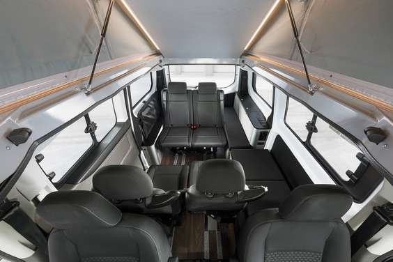 6-seater for friends, friends of friends, football fans of all ages, or outings with the whole family.