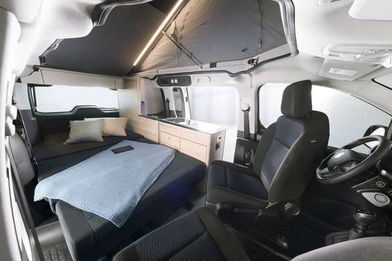 With a sleeping area of 1.15 by 2.00 m, two adults can sleep in comfort on the converted bench seat with the optional topper