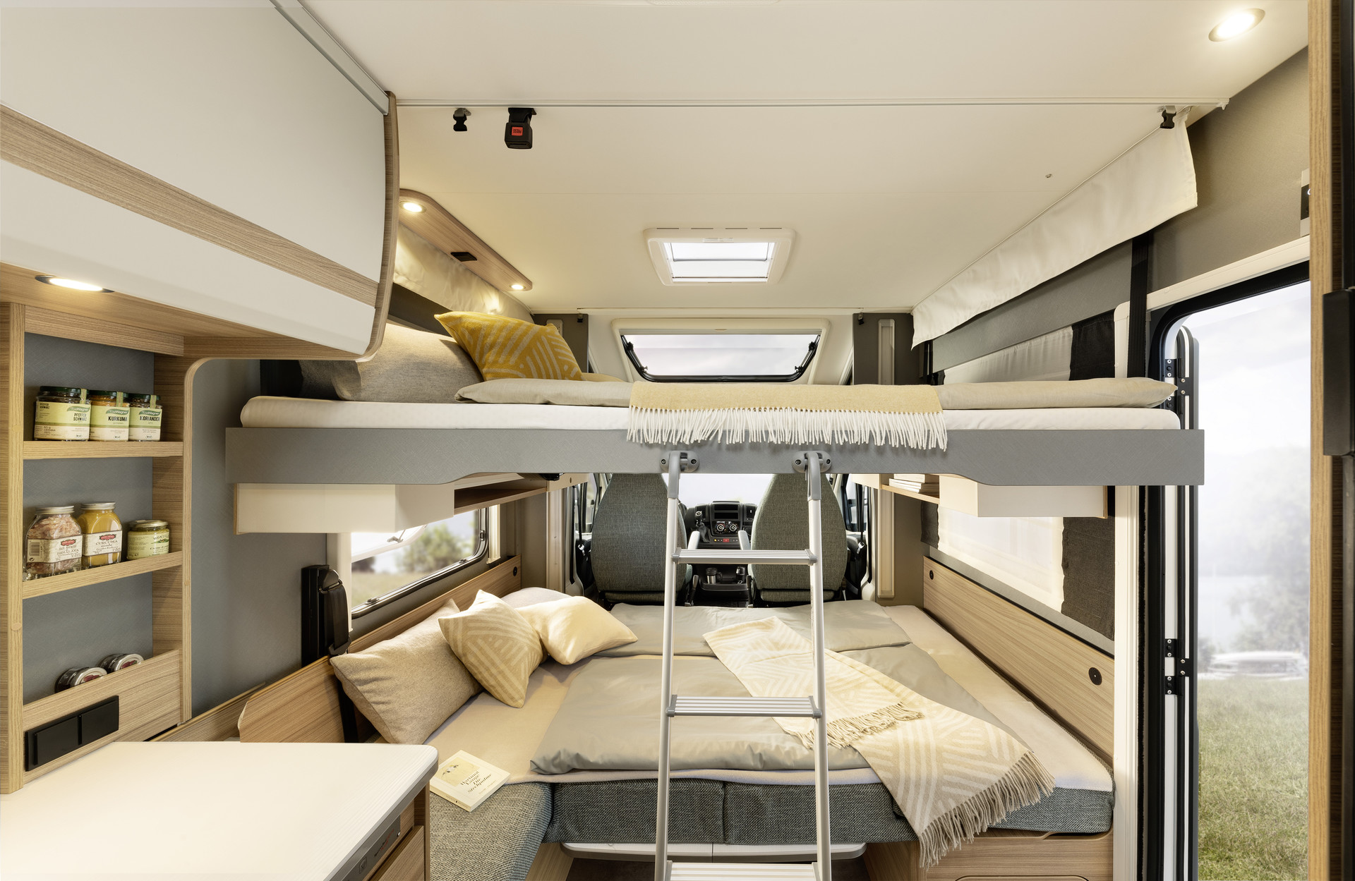 Four sleeping berths are also possible – move the pull-down bed bed to the middle position and convert the seating lounge into an extra bed. • T 6762