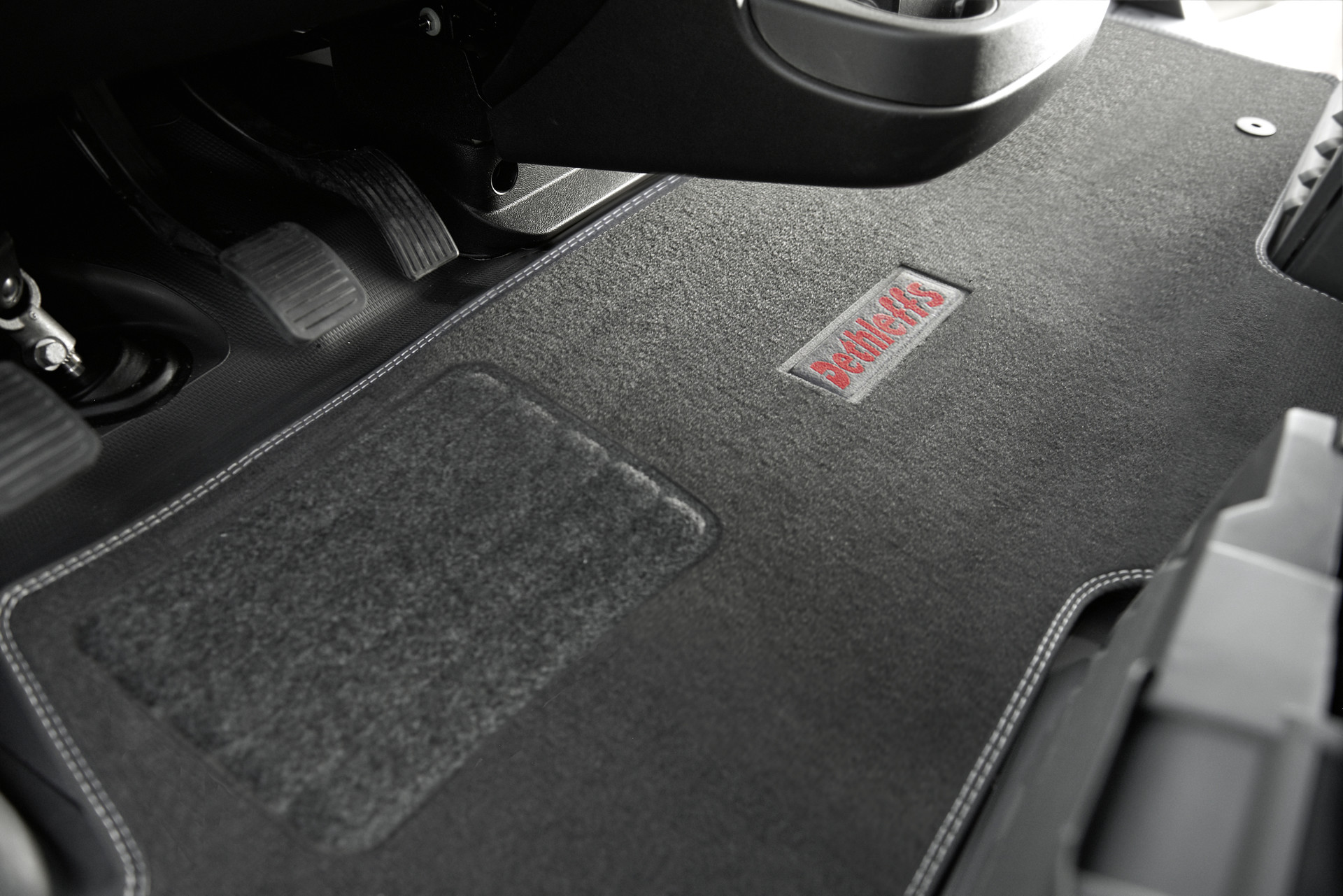 The cab carpet is tailor-made and creates a pleasant, homely atmosphere.
