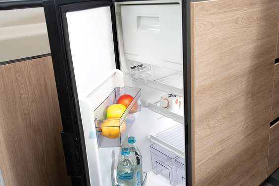 Capacious: all fridges, regardless of whether they are installed at the front or at an ergonomic height, have a volume of 84 litres including the freezer.