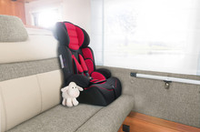 Childproof: Isofix bracket for child seats (option) (not available for T/I 7057 DBL and EBL).