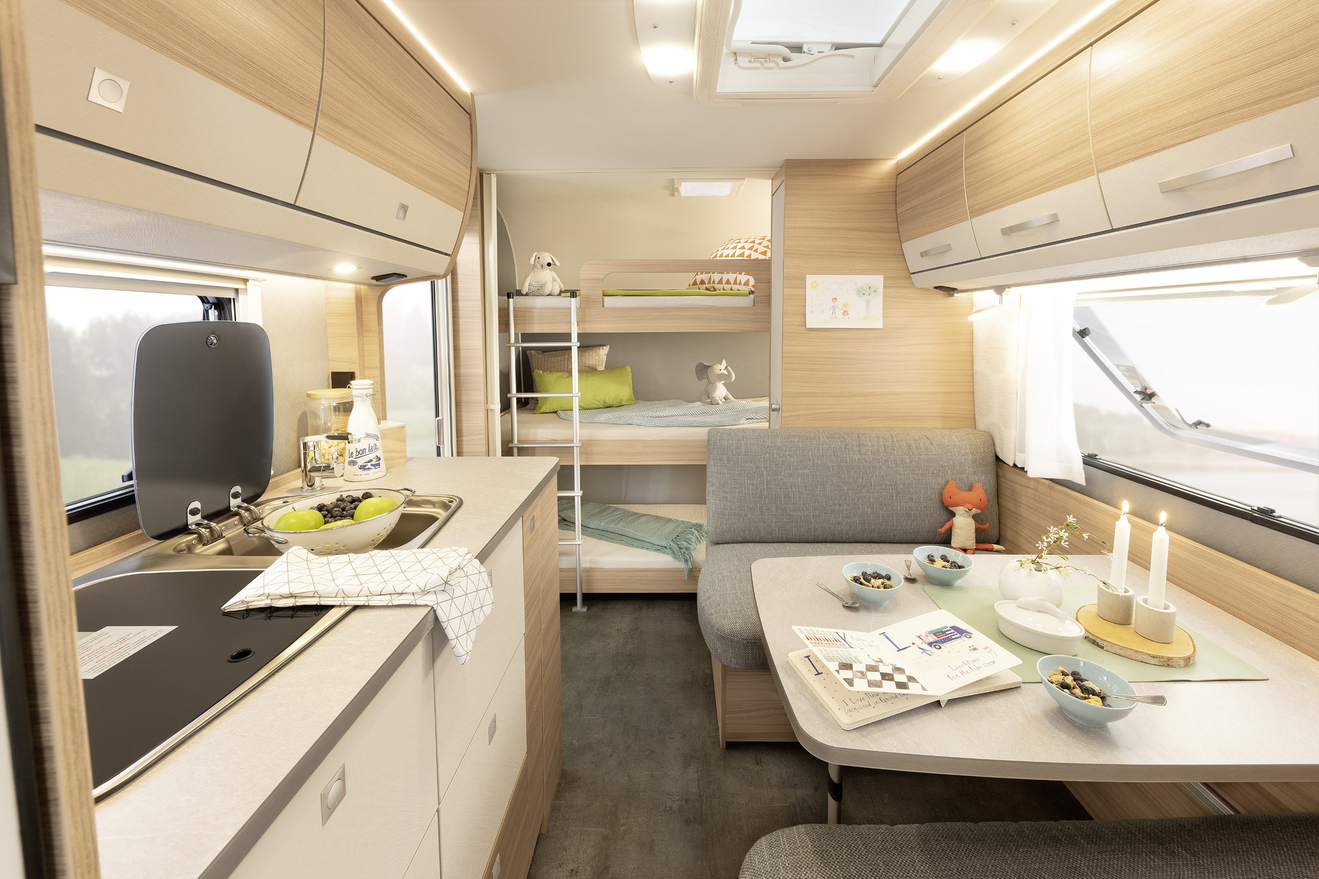 We are a friend of the family! The Camper ranges offer a wide selection of bunk bed layouts. A third bunk bed is optionally available in most models • 550 ESK | Mount