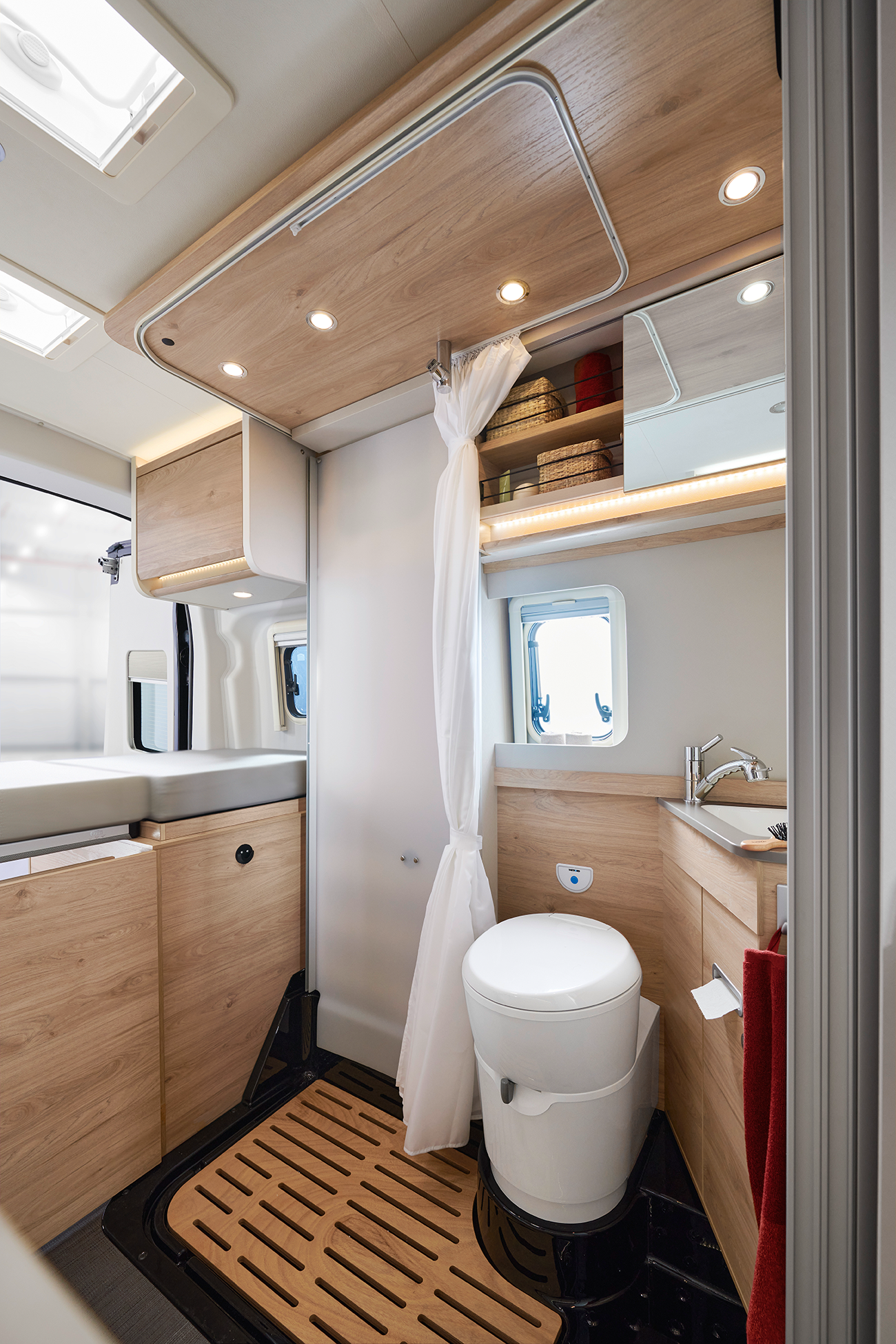 Innovative comfort bathroom with a width of 1.41 m – and sophisticated conversion options.