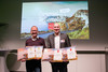 Helge Vester und Alexander Leopold bei der Preisverleihung am Samstag Caravans und Reisemobile des Jahres